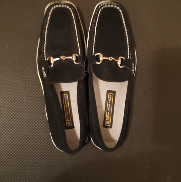 Shoes - Picture 2 of 6